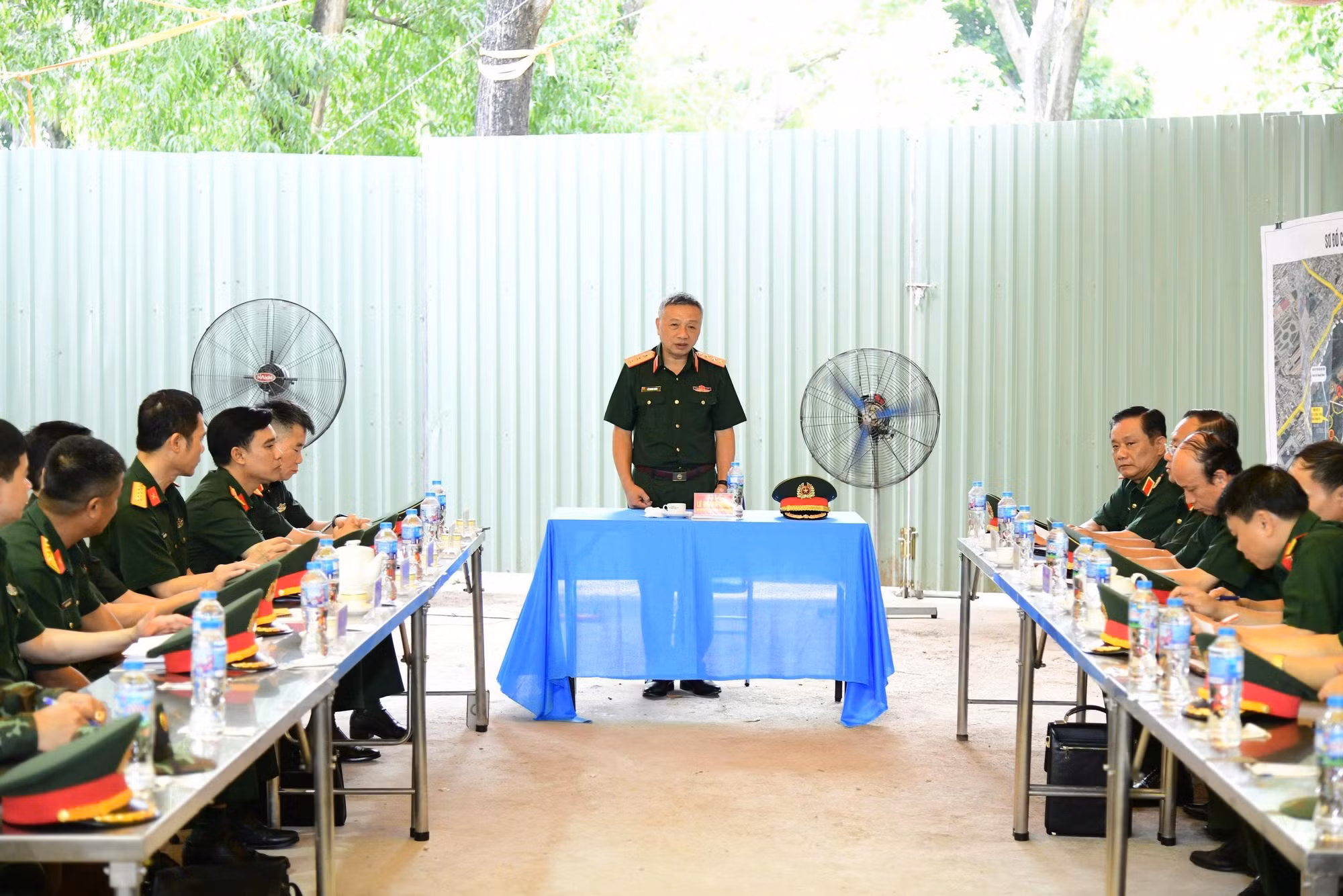 Thượng tướng Lê Quang Minh kiểm tra, động viên lực lượng tìm kiếm hài cốt liệt sĩ tại TP Hồ Chí Minh ảnh 5