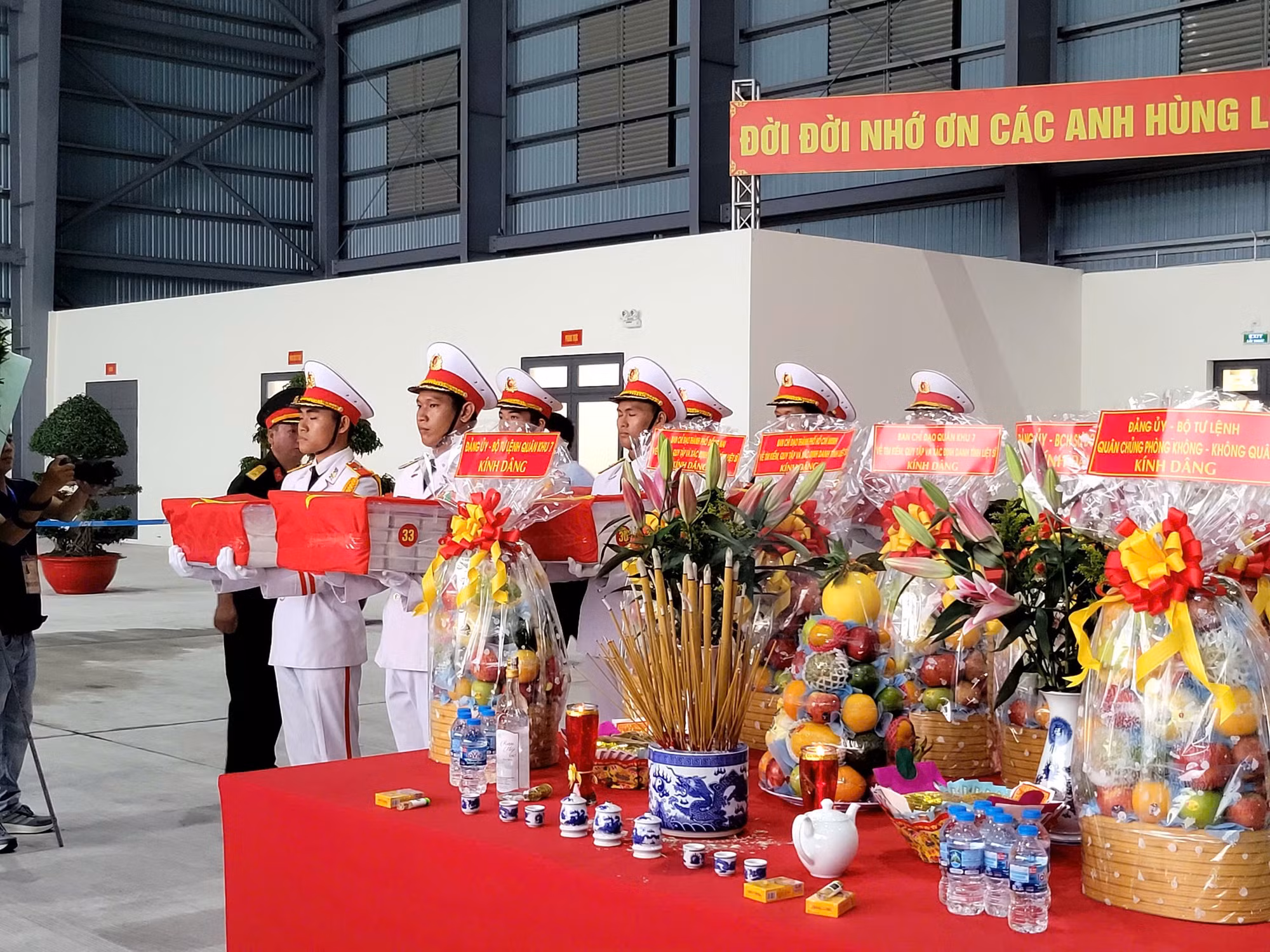 Chuyển 13.563 mẫu hài cốt liệt sĩ ra Hà Nội giám định ADN ảnh 5