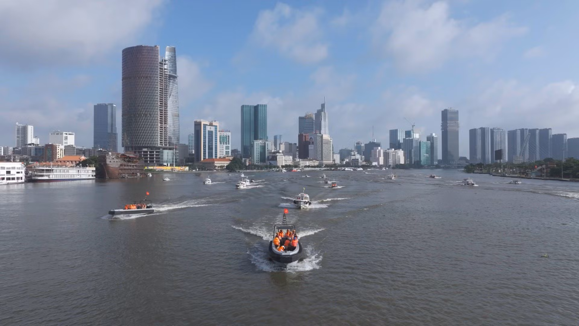 TP Hồ Chí Minh ngày càng phát triển, hiện đại...