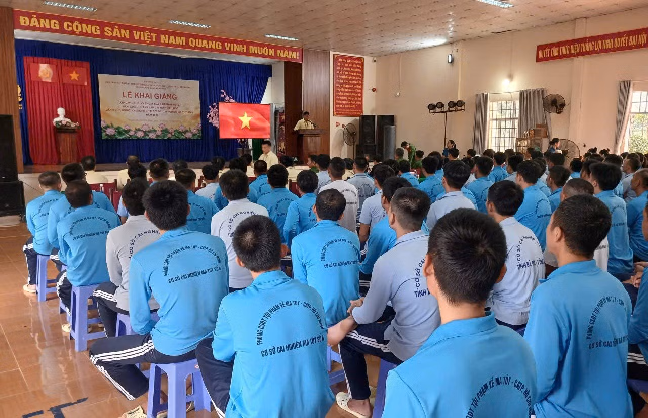 Đến cơ sở cai nghiện ma túy đào tạo nghề cho học viên ảnh 1