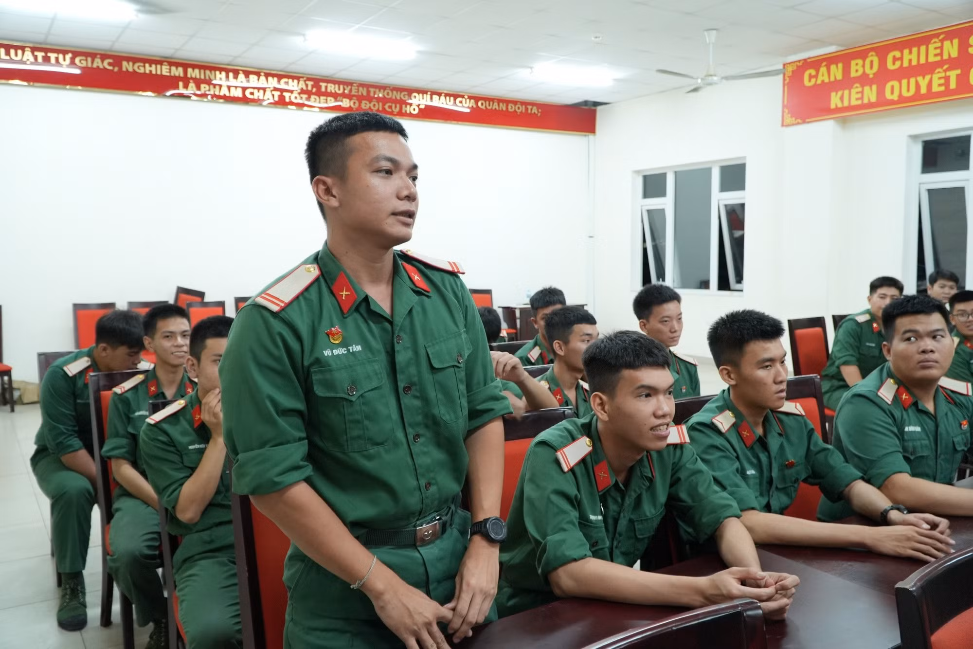 Chiến sĩ Vũ Đức Tâm chia sẻ cảm xúc.