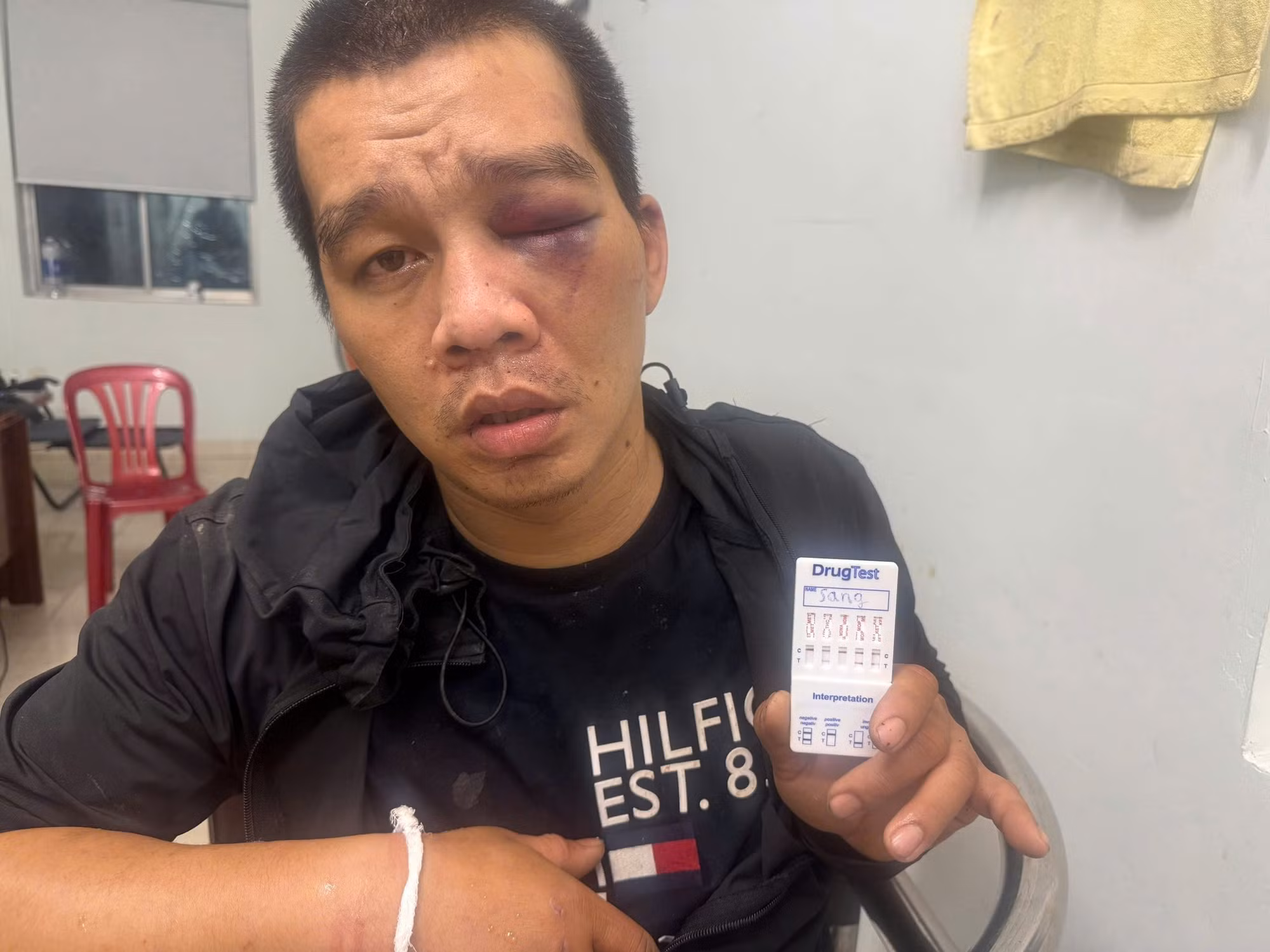 Đối tượng Võ Văn Sang dùng dao và hơi cay (ảnh dưới) để tấn công lực lượng Công an.