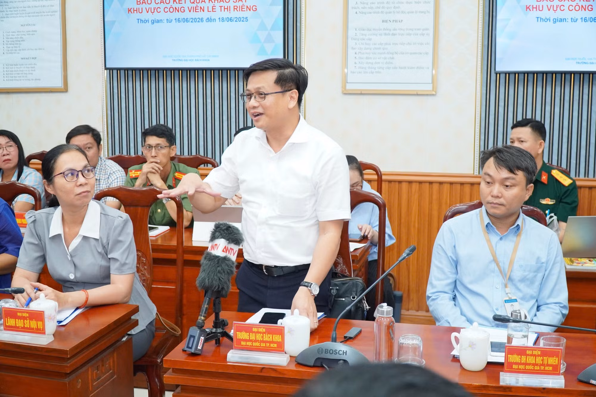 Các đơn vị, tổ chức tham gia khảo sát trao đổi ý kiến tại hội nghị.