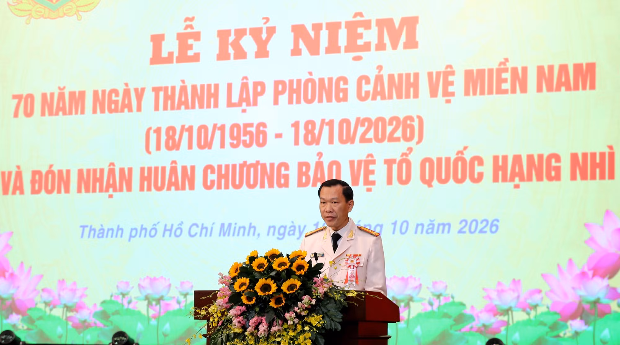 Thượng tá Vũ Thanh Khương, Bí thư Đảng ủy, Trưởng phòng Cảnh vệ miền Nam phát biểu.