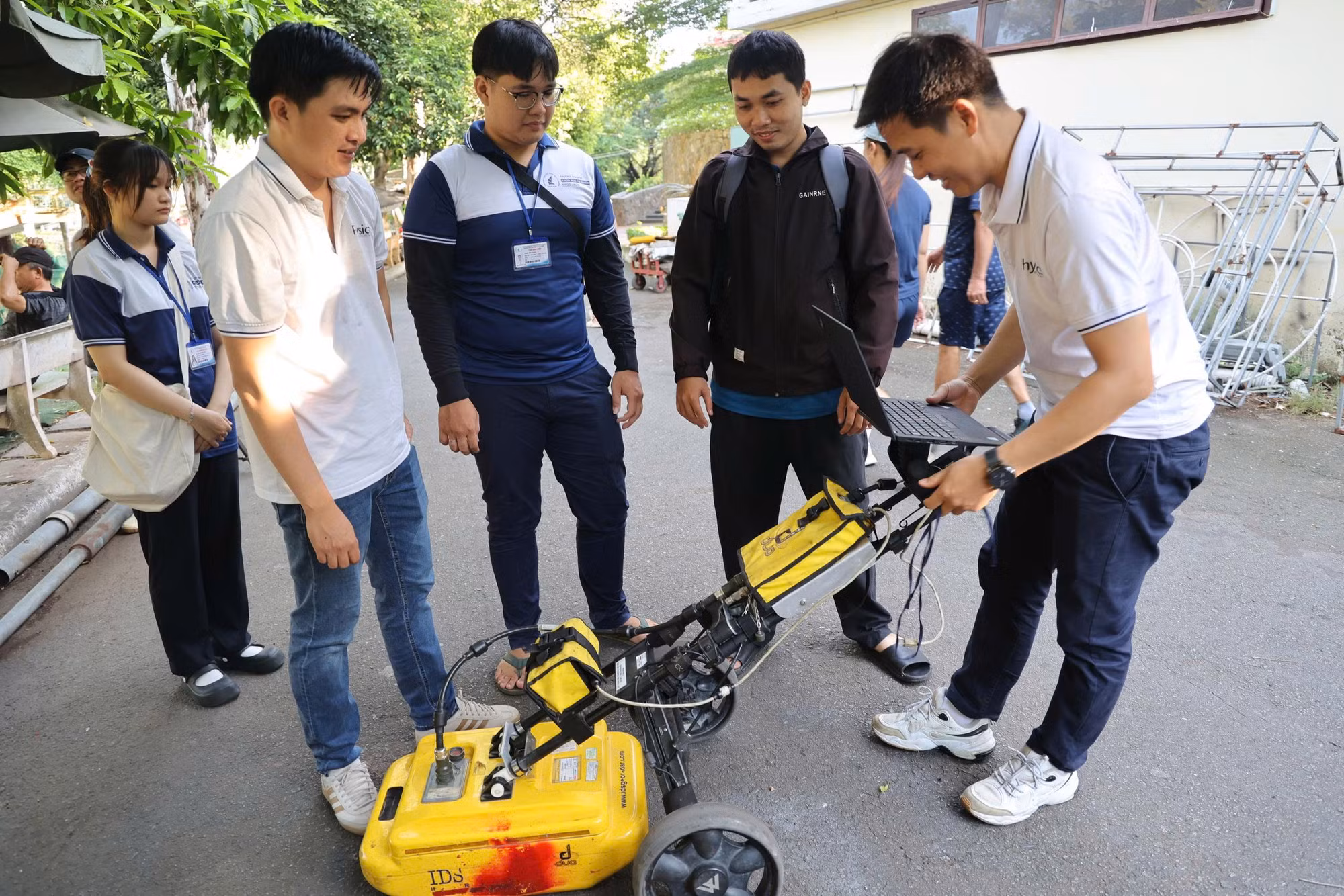 Dùng công nghệ hiện đại để tìm hài cốt liệt sĩ tại Công viên Lê Thị Riêng ảnh 9