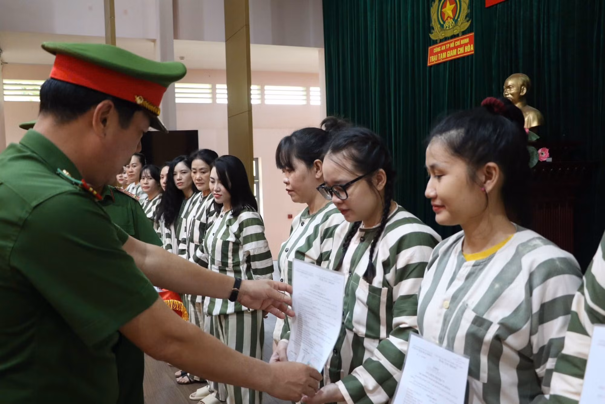 Hôm nay, 9.950 phạm nhân được đặc xá trở về ảnh 41