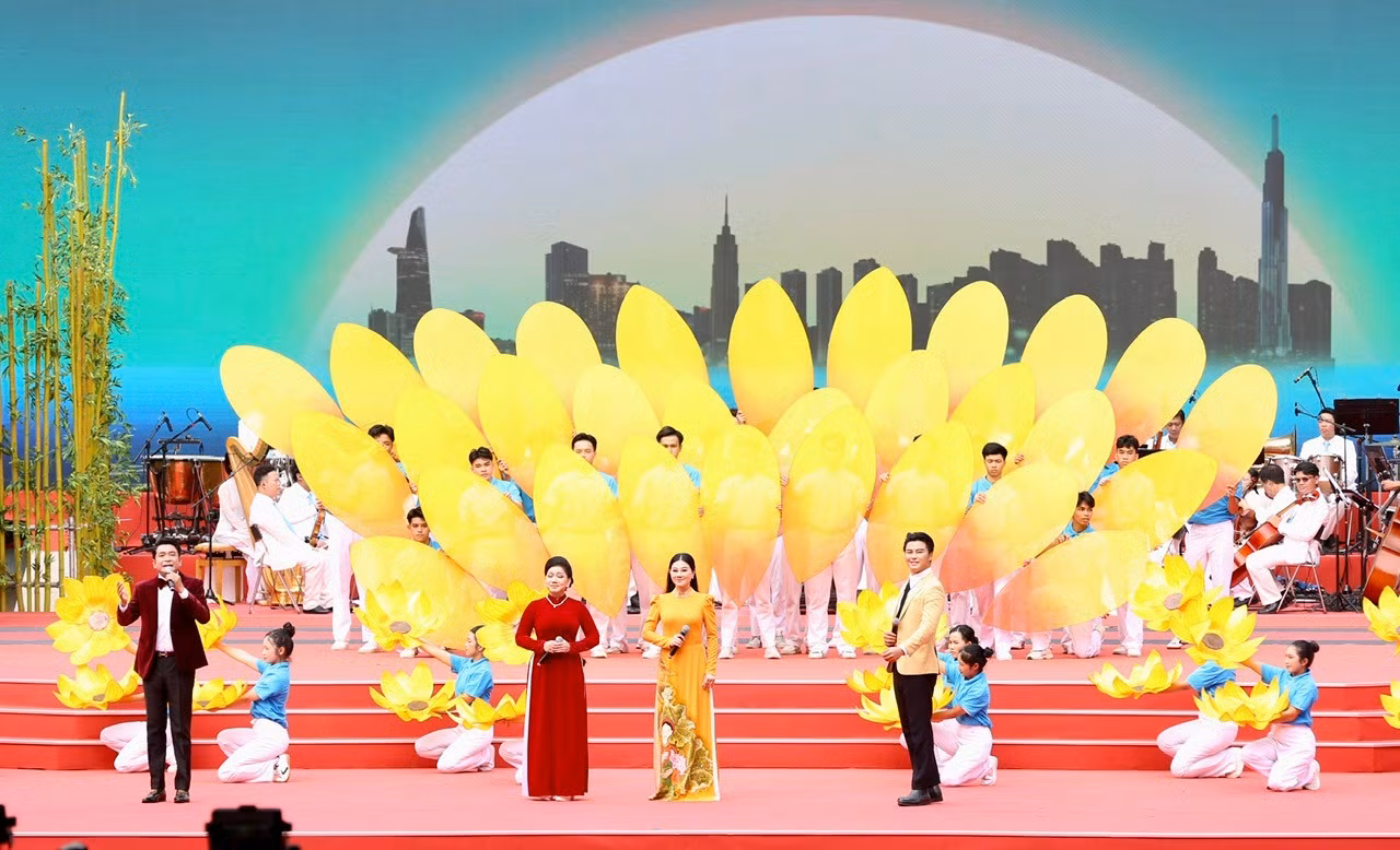 Phát huy truyền thống anh hùng, TP Hồ Chí Minh đi trước, mở đường ảnh 15