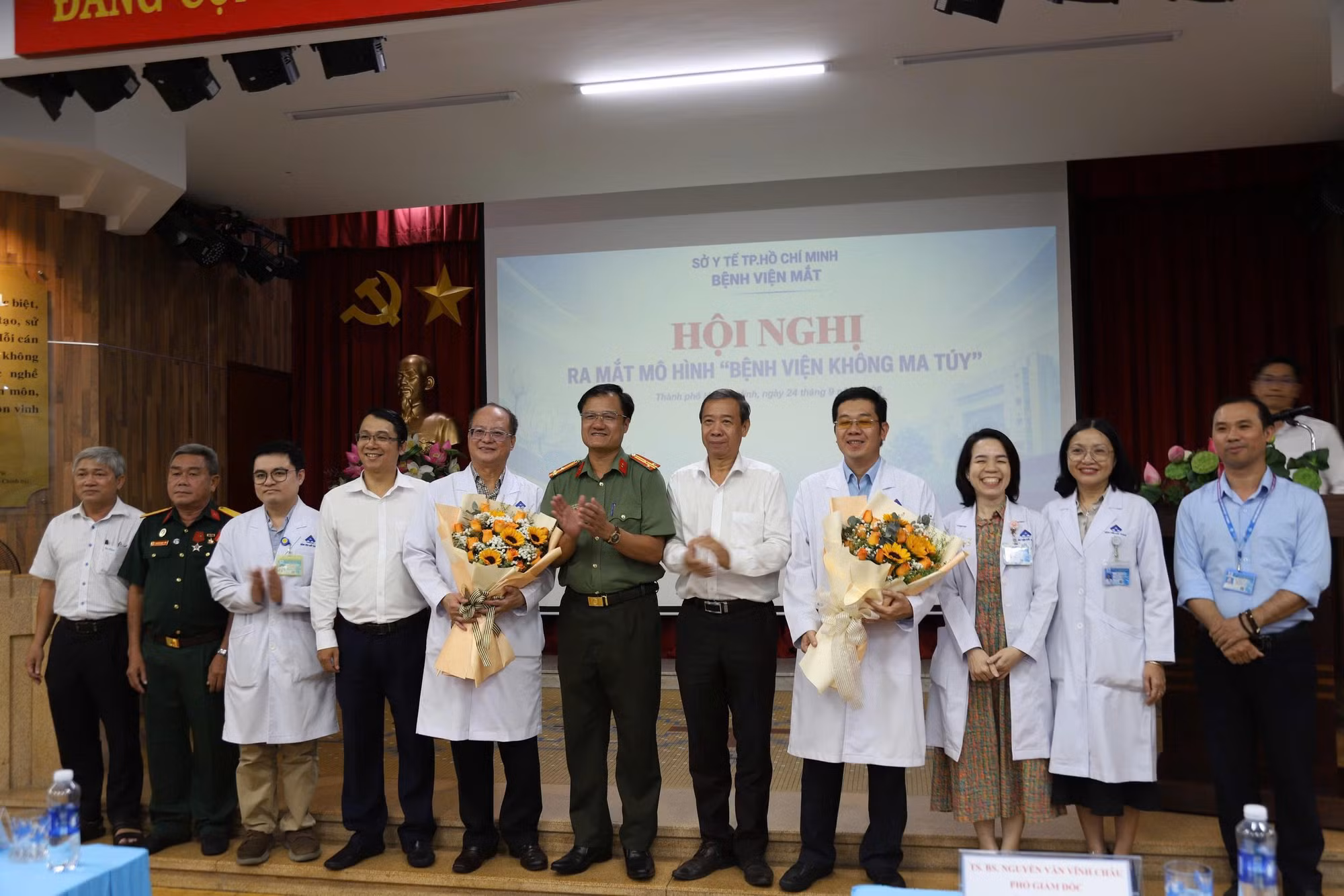 Lãnh đạo các đơn vị tại sự kiện ra mắt mô hình “Bệnh viện không ma túy”.