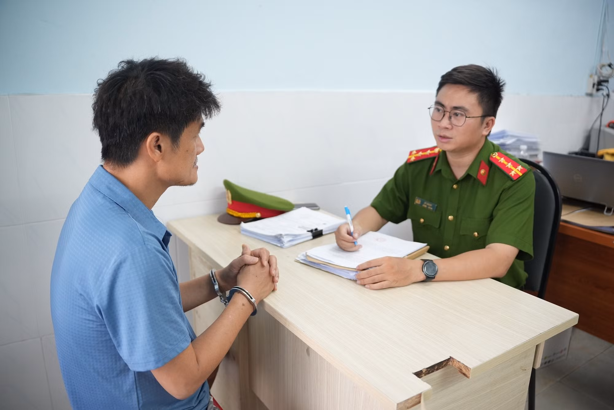 Nguyễn Hồng Giang tại cơ quan điều tra.