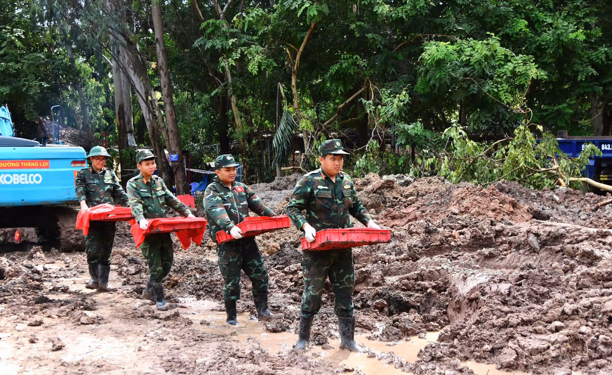 Tính đến hết ngày 2/10, các lực lượng tìm kiếm đã phát hiện, quy tập được 705 bộ hài cốt liệt sĩ tại Công viên Lê Thị Riêng.