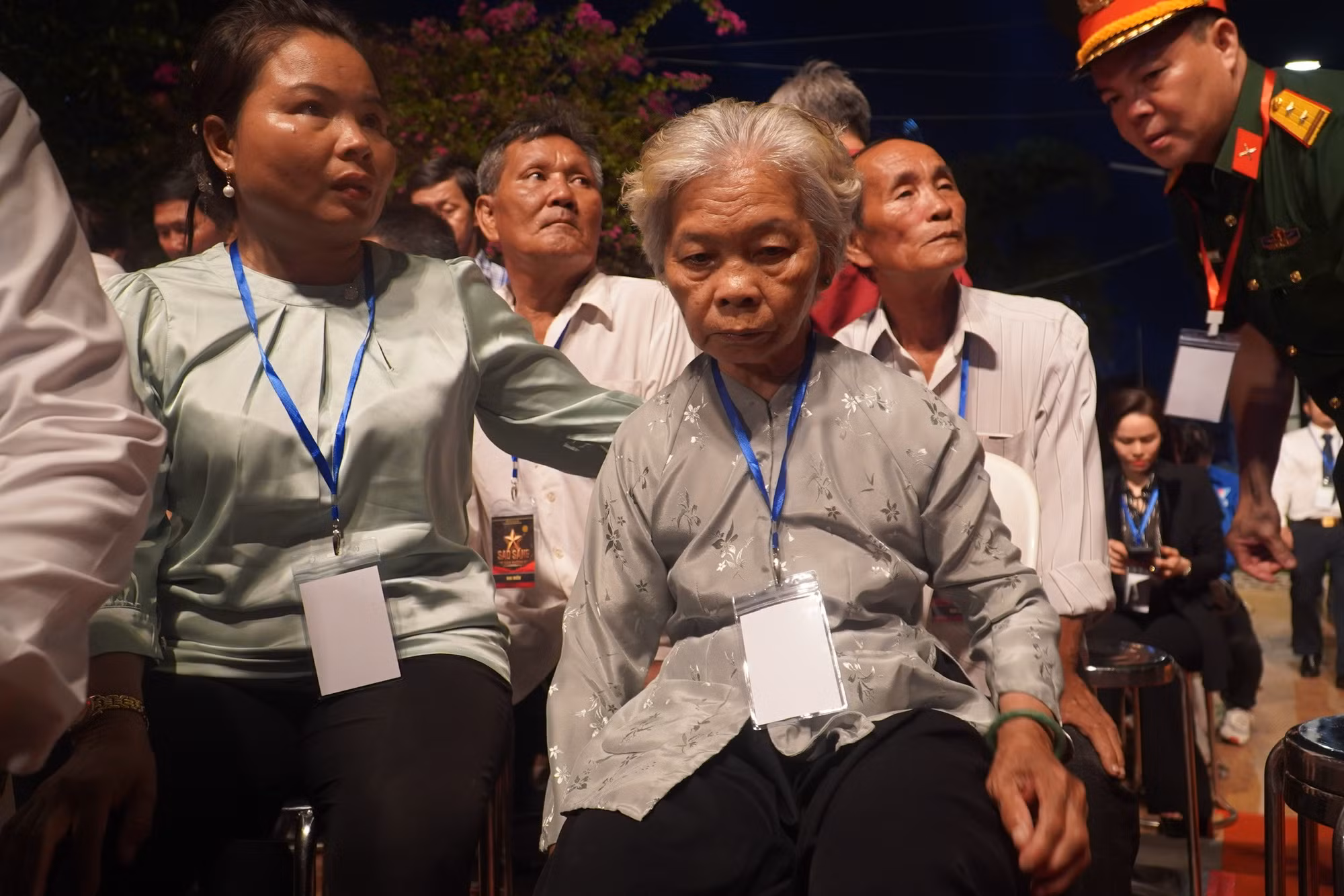 Bà Nguyễn Thị Lệ, vợ Liệt sĩ Huỳnh Văn Quên, được mời đến chương trình Sao sáng dẫn đường.