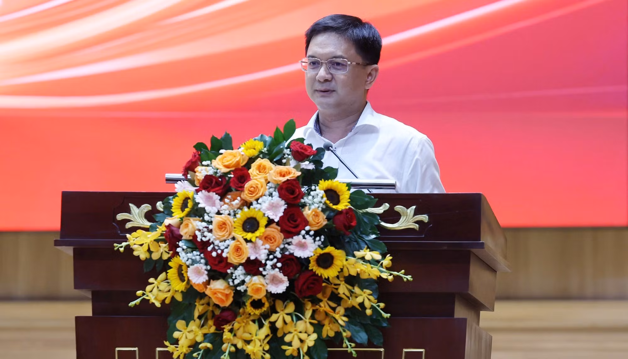 Phó Chủ tịch UBND TP Hồ Chí Minh Nguyễn Mạnh Cường phát biểu chúc mừng đến toàn thể CLB Bóng đá Công an TP Hồ Chí Minh.
