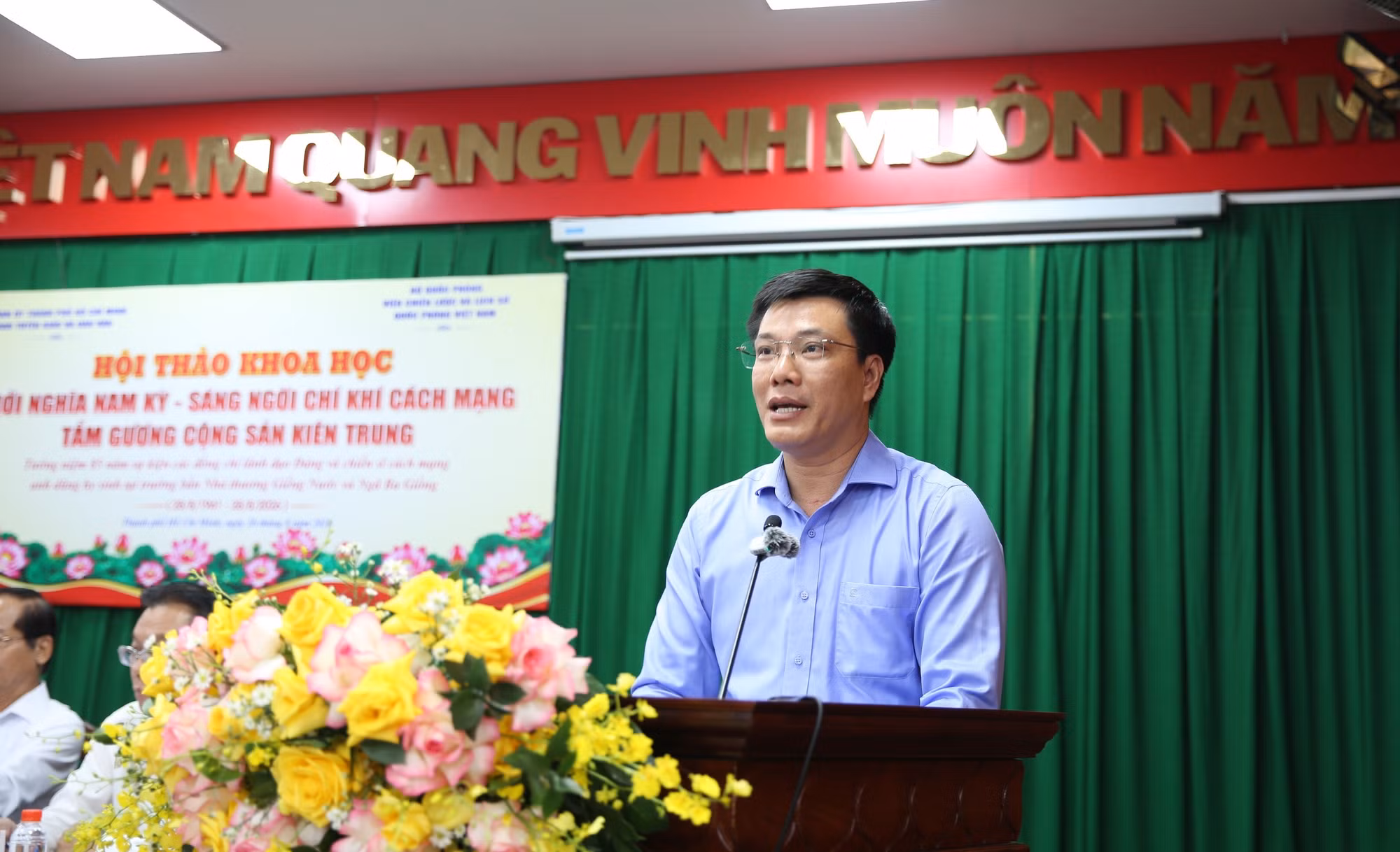 PGS.TS Lưu Văn Quyết, Phó Hiệu trưởng Trường Đại học Khoa học Xã hội và Nhân văn TP Hồ Chí Minh phát biểu tham luận.