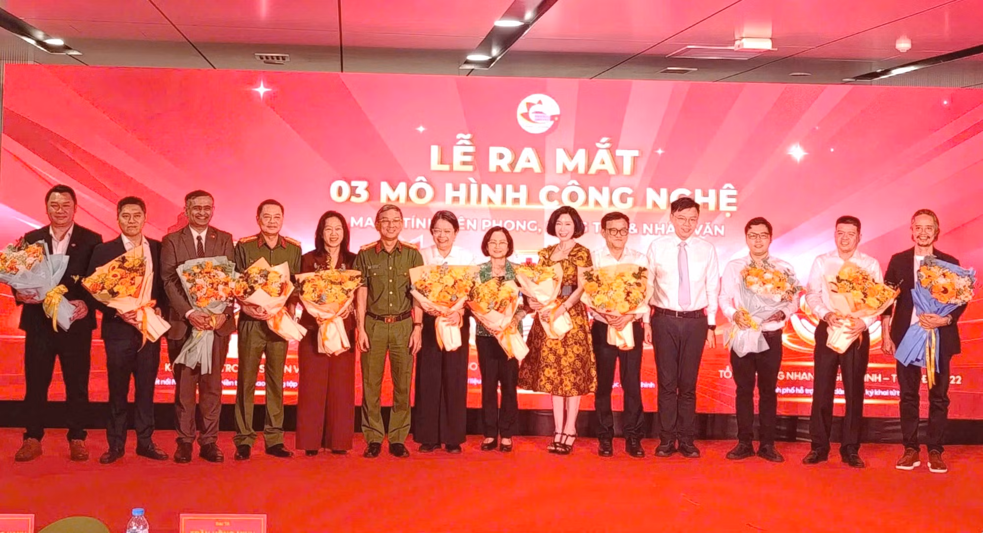 Các đại biểu tại lễ ra mắt.