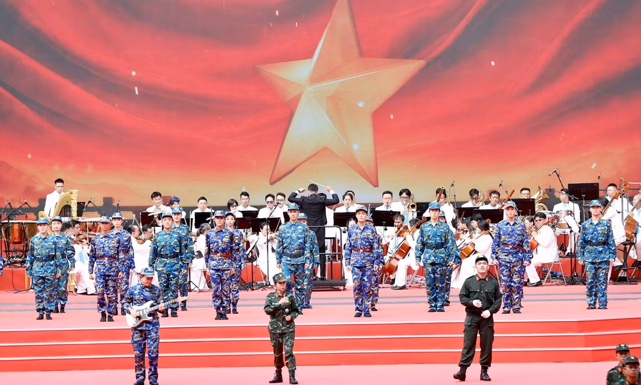 Phát huy truyền thống anh hùng, TP Hồ Chí Minh đi trước, mở đường ảnh 14