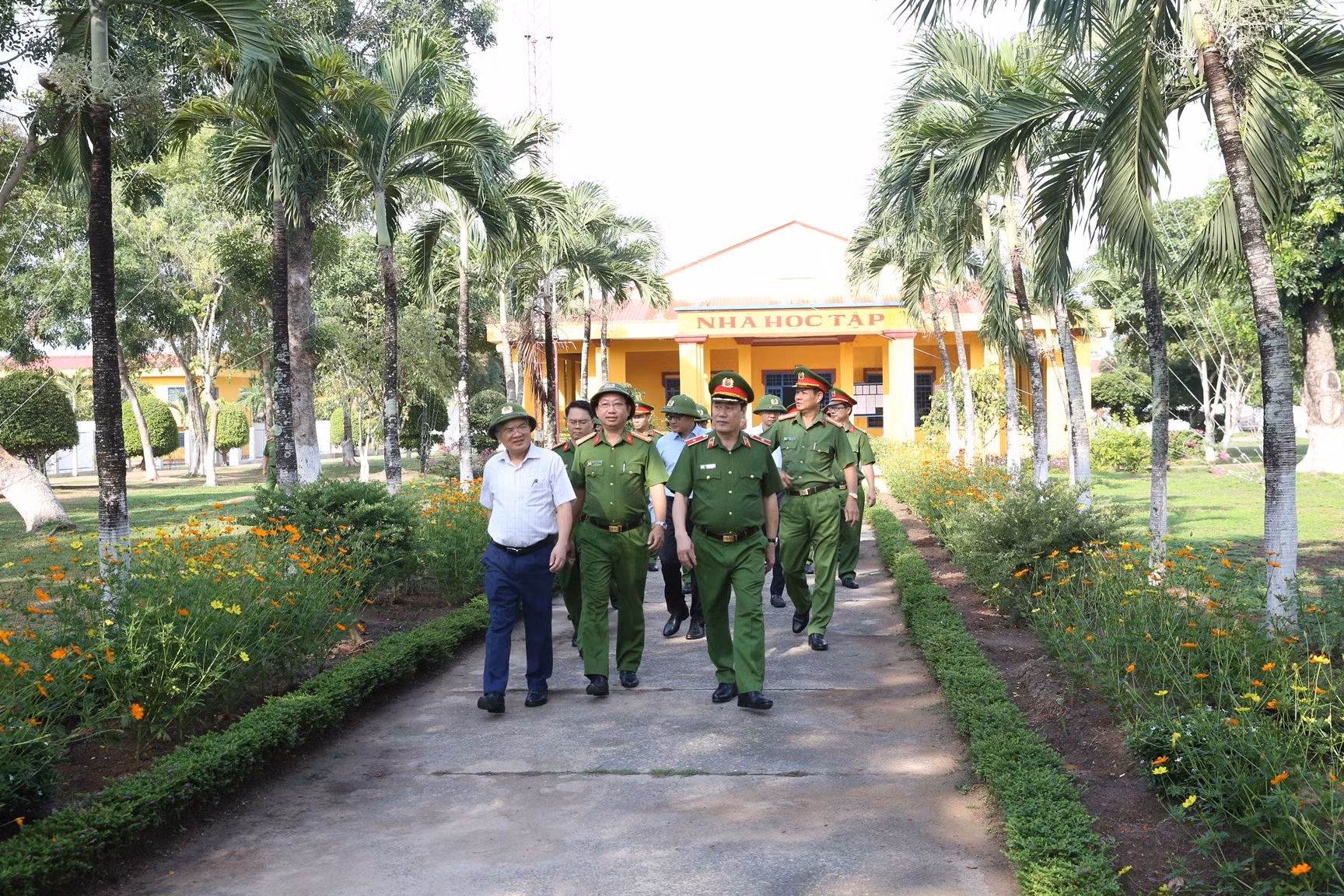 Đoàn công tác của Văn phòng Chủ tịch nước đến kiểm tra công tác đặc xá tại Trại giam Tống Lê Chân ngày 9/5.