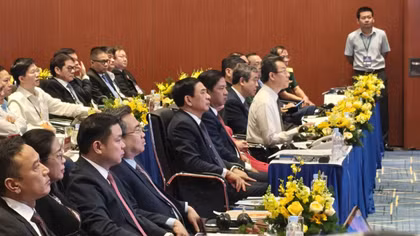 Phó thủ tướng Phan Văn Giang cùng các đại biểu tham dự tại hội nghị.