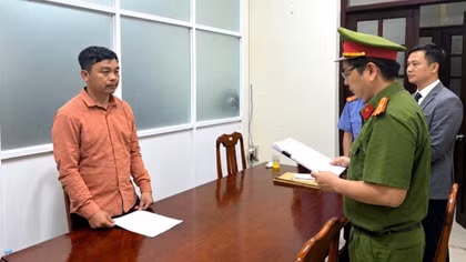 Nợ nần do bài bạc, tài xế mang xe ông chủ đi bán
