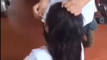 Làm rõ vụ nữ sinh đánh bạn, dí thuốc vào mặt