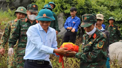 Từ cuốn sổ tay trong hang đá và ngày trở về của một liệt sĩ