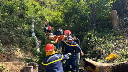 Cứu nạn kịp thời 2 học sinh rơi xuống vực sâu trong khi đi phượt