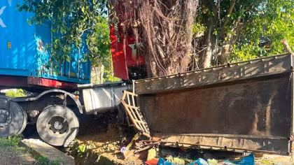 Thêm 2 nạn nhân tử vong trong vụ xe đầu kéo tông xe công nông