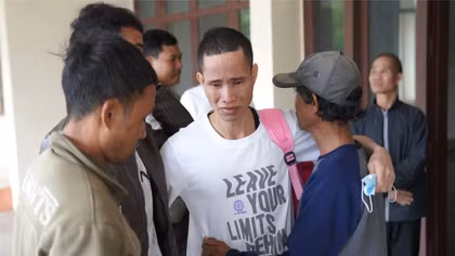 Những người trở về từ ảo vọng "việc nhẹ lương cao"