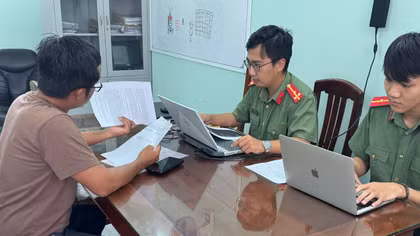 Sử dụng AI làm giả thiệp mời, đăng tin sai sự thật 