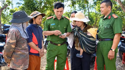 "Chủ nhật về làng" giúp buôn làng bình yên