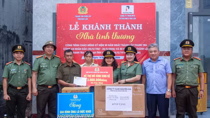 Bàn giao 2 căn nhà tình thương cho gia đình có hoàn cảnh đặc biệt khó khăn