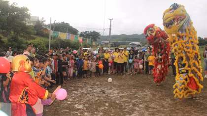 Mang Trung thu ấm áp đến sớm với trẻ em vùng khó khăn
