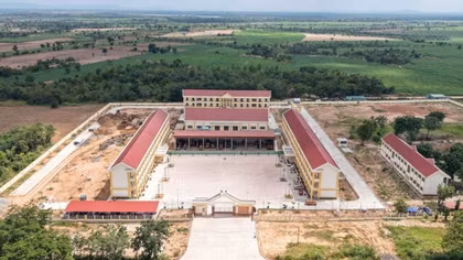 Nhà thầu chậm tiến độ, hàng trăm học sinh Đắk Lắk chưa được ở nội trú
