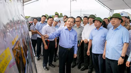 Phó Thủ tướng Thường trực Chính phủ Phạm Gia Túc kiểm tra tiến độ dự án Sân bay Gia Bình