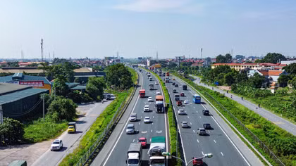 Phân luồng cho xe ngược chiều về Hà Nội trên cao tốc Cao Bồ - Pháp Vân 