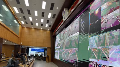 Lực lượng Công an sử dụng camera AI trong bảo đảm ANTT và an toàn giao thông (ảnh minh hoạ).