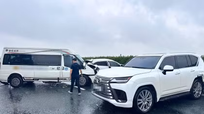 Tạm giữ hình sự lái xe Lexus vì cố tình phanh đột ngột gây tai nạn 