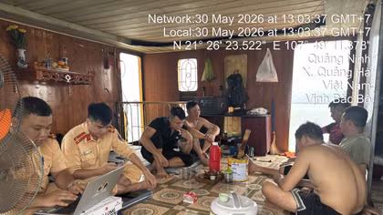 Phát hiện 4 phương tiện khai thác cát trái phép trên biển Quảng Ninh