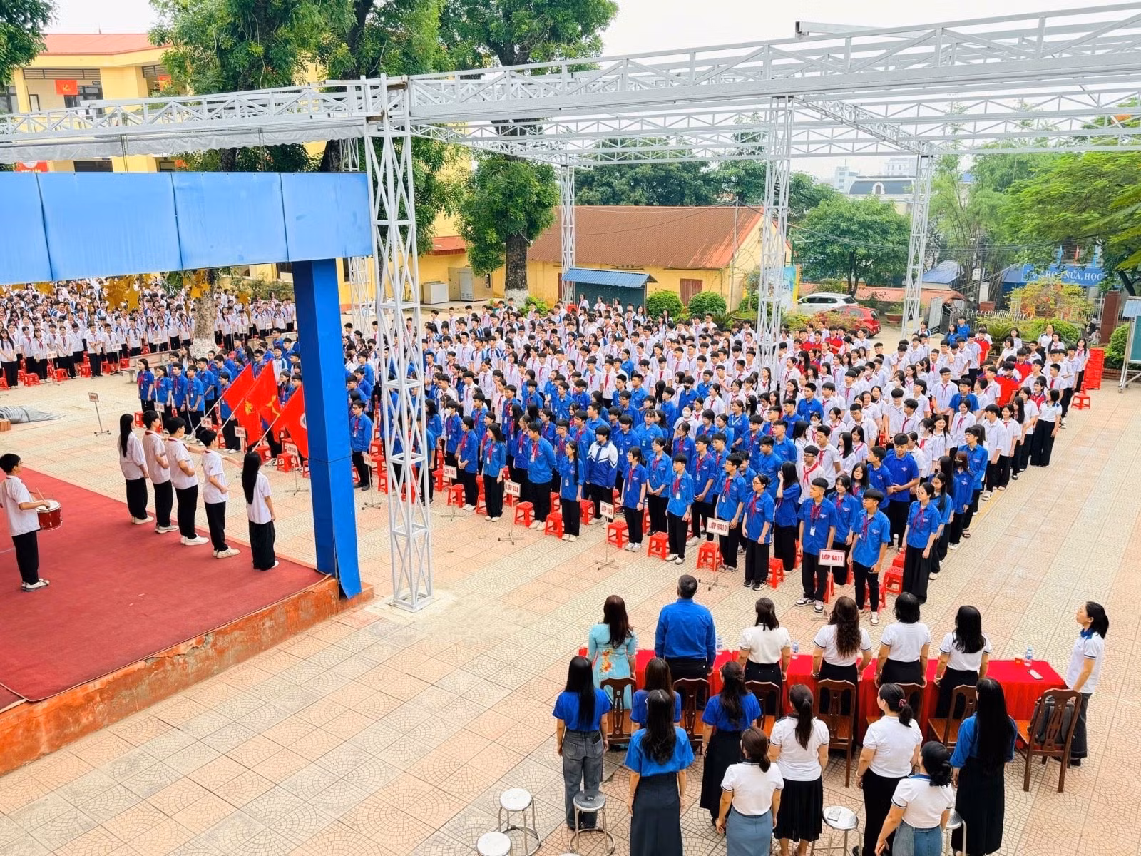 Lễ khai giảng năm học mới tại Trường THCS Nha Trang, tỉnh Thái Nguyên.