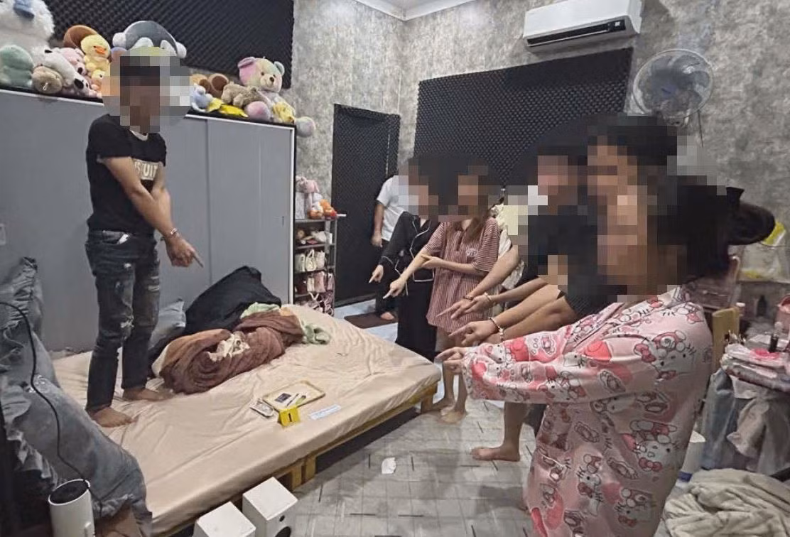 Các đối tượng lúc mới bị bắt.