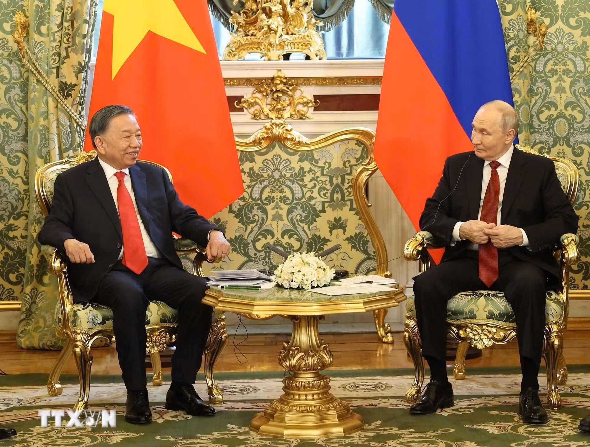 Tổng Bí thư, Chủ tịch nước Tô Lâm gặp hẹp với Tổng thống Liên bang Nga Vladimir Putin.