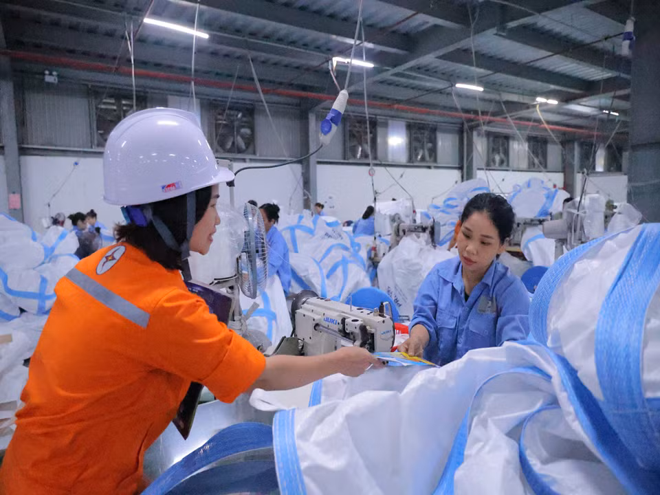 Tuyên truyền sử dụng điện tiết kiệm, an toàn tại các doanh nghiệp, cơ sở sản xuất, kinh doanh.