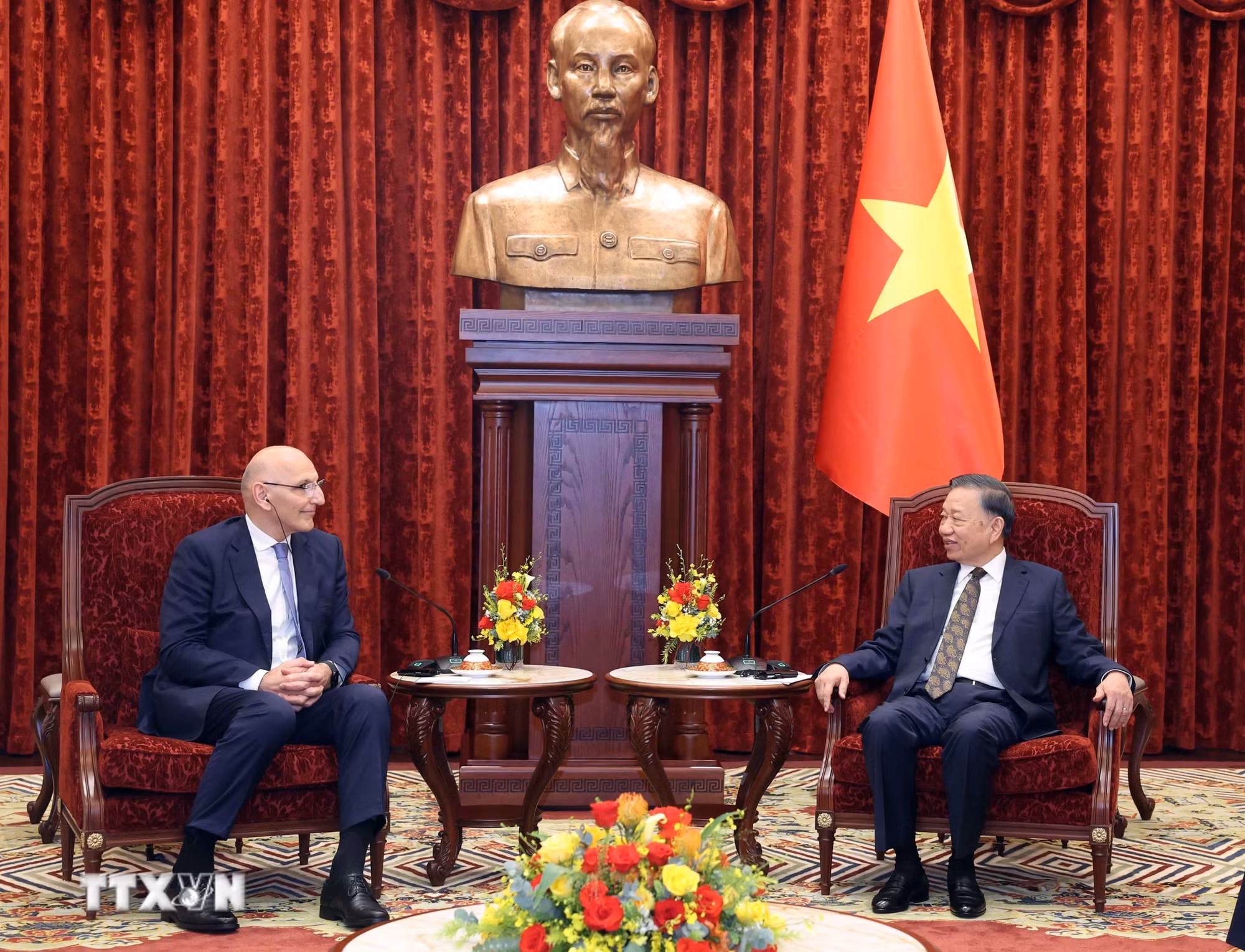 Tổng Bí thư, Chủ tịch nước Tô Lâm tiếp Đặc phái viên Tổng thống Azerbaijan Elchin Amirbayov.