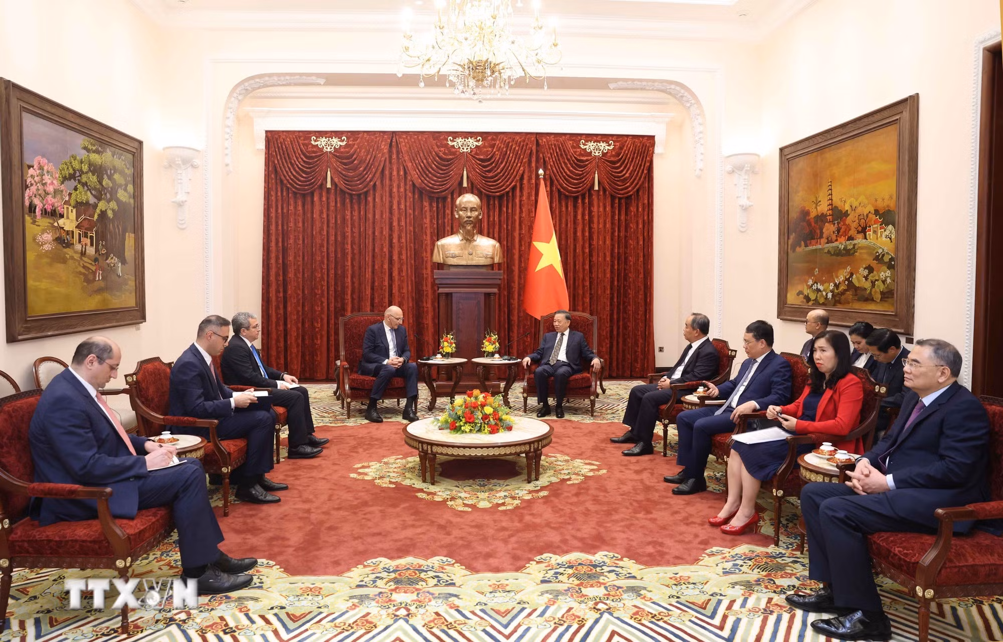 Tổng Bí thư, Chủ tịch nước Tô Lâm tiếp Đặc phái viên Tổng thống Azerbaijan Elchin Amirbayov.