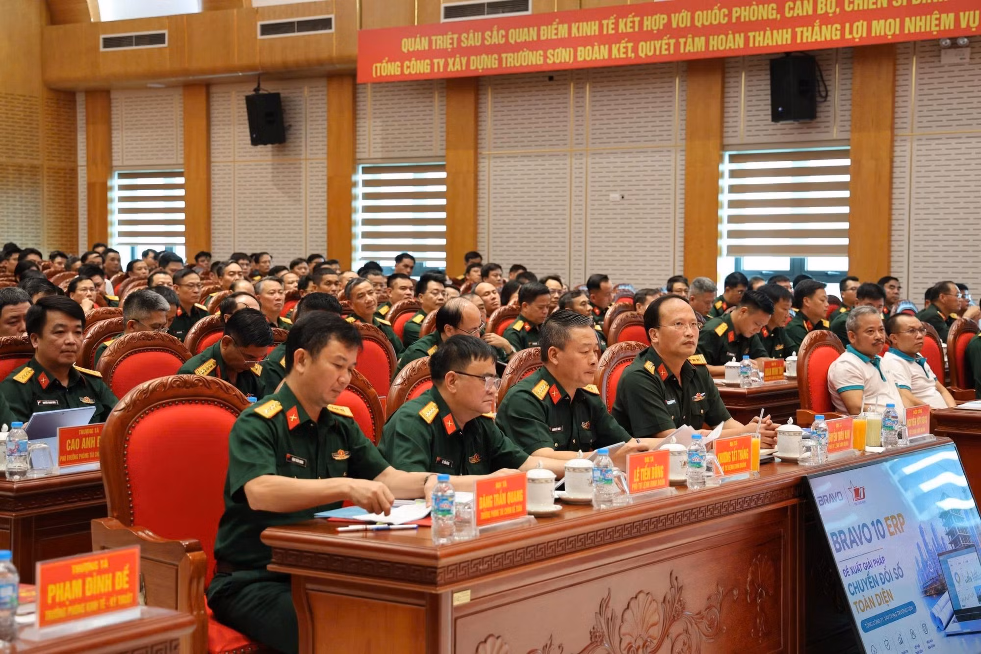 Cán bộ, chiến sĩ, người lao động Binh đoàn 12 dự hội nghị sơ kết 6 tháng đầu năm 2026 và triển khai công tác 6 tháng cuối năm.