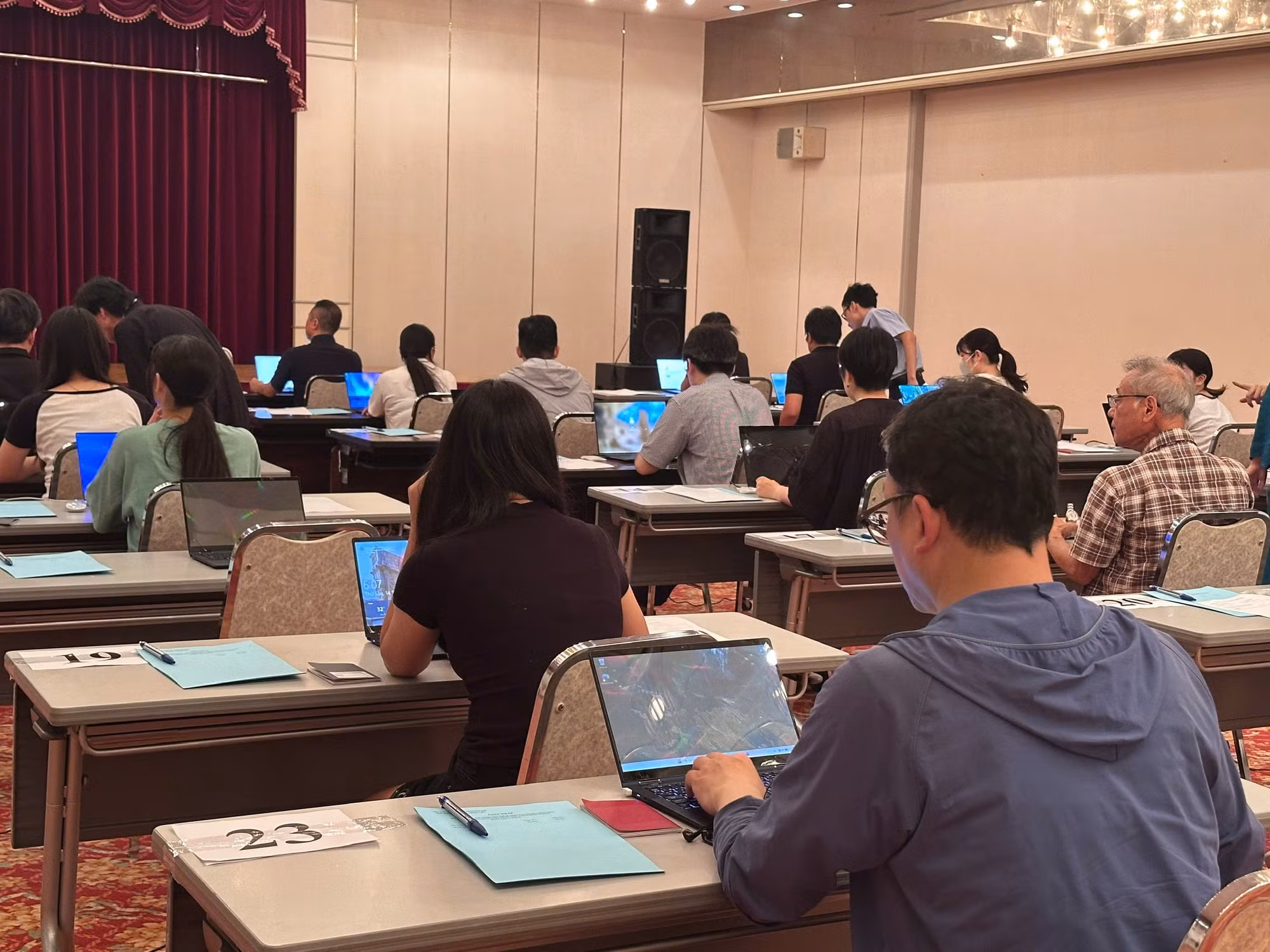Kỳ thi Đánh giá năng lực tiếng Việt theo Khung năng lực tiếng Việt 6 bậc dùng cho người nước ngoài đã diễn ra thành công bằng hình thức thi trên máy tính.