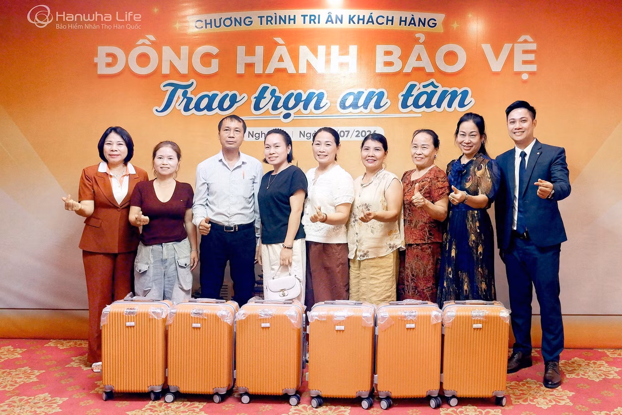 Hanwha Life Việt Nam tri ân khách hàng tham dự chương trình.