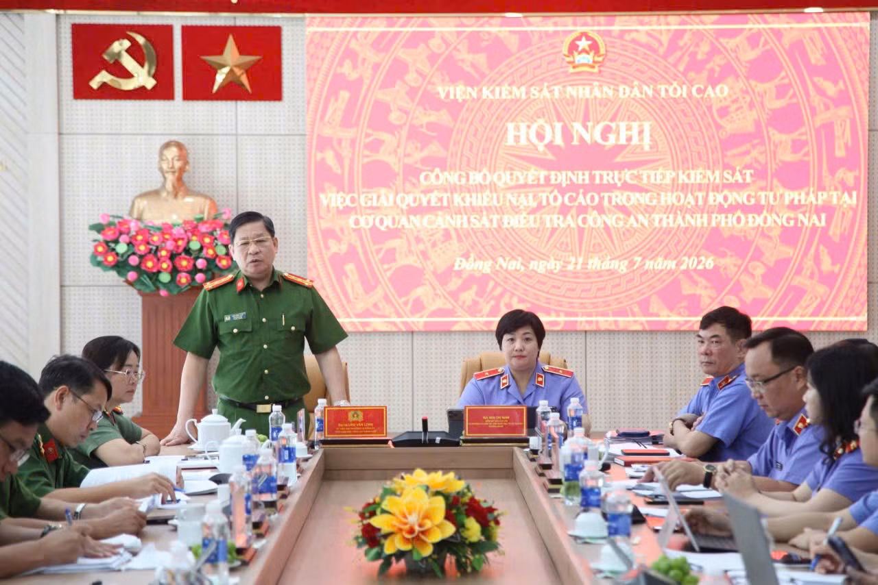 Đại tá Lâm Văn Long, Phó Giám đốc Công an TP Đồng Nai phát biểu tại Hội nghị.