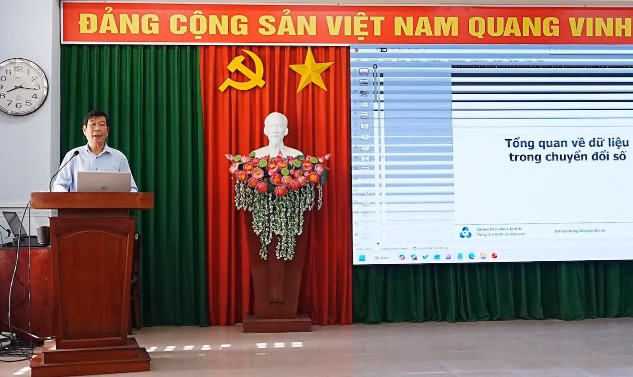 Lớp tập huấn tập trung vào hai nội dung chính: nền tảng dữ liệu và điều hành dựa trên dữ liệu cấp xã; ứng dụng AI trong khai thác dữ liệu và hỗ trợ ra quyết định.
