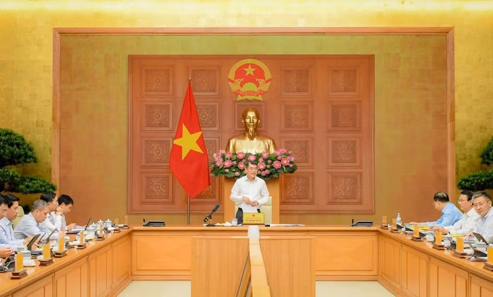 Thủ tướng Lê Minh Hưng chỉ đạo việc giảm mặt bằng lãi suất, giúp khơi thông dòng vốn, thúc đẩy sản xuất, kinh doanh.