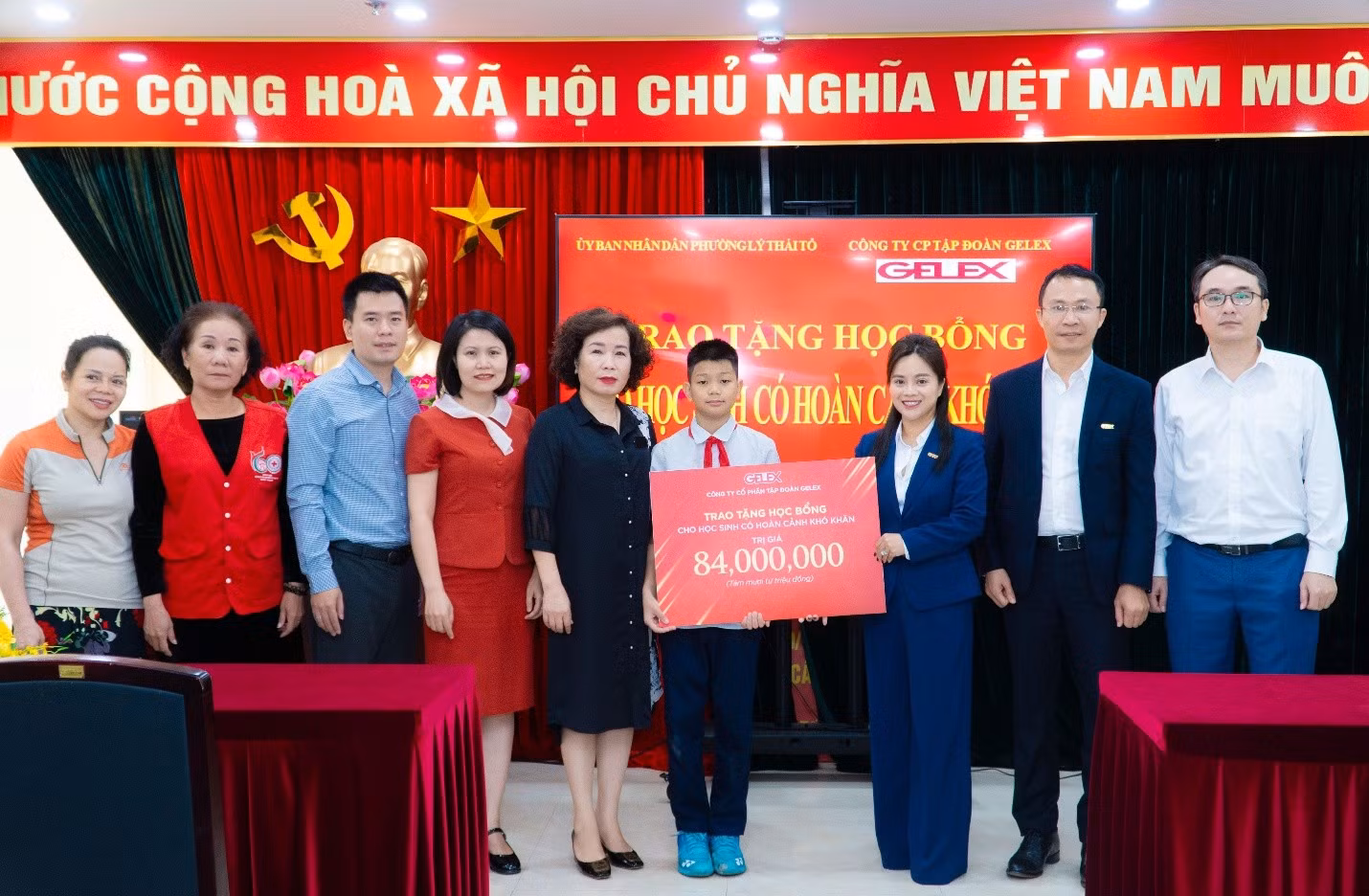 Năm 2024, Tập đoàn GELEX đã trao tặng học bổng cho em Nguyễn Bá Thành tại Hà Nội, hỗ trợ chi phí học tập đến năm 18 tuổi.